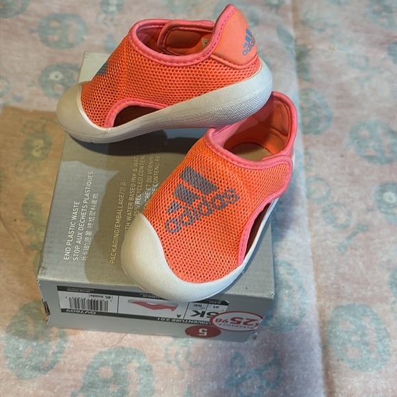 Adidas - Picture 3 of 9